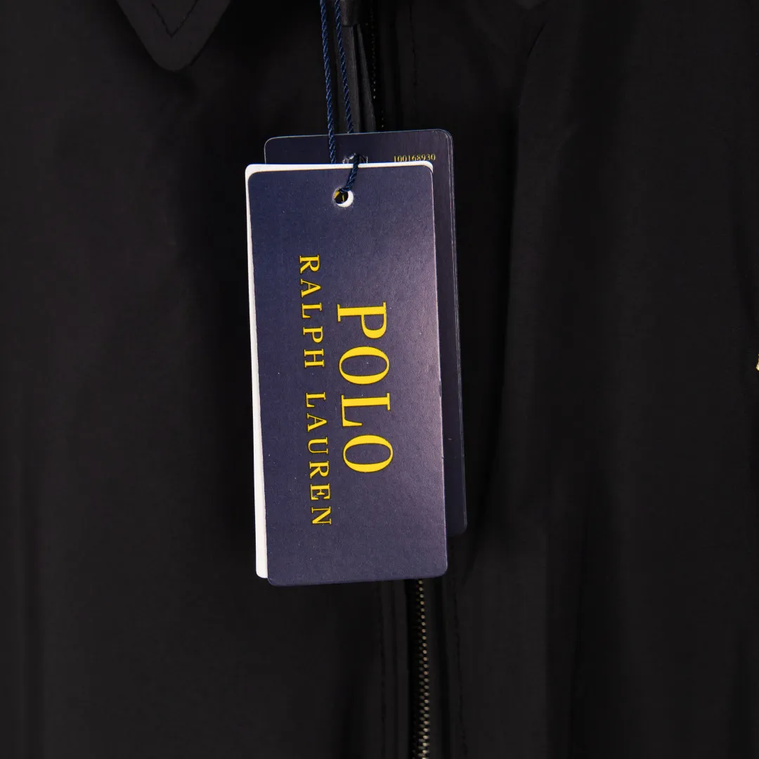 P360 zp version [exclusive supply] - Ralph Lauren/Ralph Lauren SS25 new double-layer windproof and water-repellent classic old cadre style light casual jacket - double-layer design, same color inside and outside S237 high-density micro-water-repellent craft fabric (100% T) ✅ | - Custom-woven double-layer rabbit velvet stitched thread, non-market misprinted mercerized cotton ✅ - Customized two-color webbing strip on the back collar, with zipper side pockets inside ✅ - POLO brand zipper, genuine leather zipper piece, dark and light two-color buttons ✅ - RL25SS new jacket fabric is made of lightweight polyester fiber, windproof and waterproof, more lightweight, suitable for traveling or daily outdoor sports, simple line design and wide and neat tailoring, unisex style for both men and women, good for commuting, classic and durable, Color: Black, Gray White, Light Card Size: S M L XL Number: WW10738